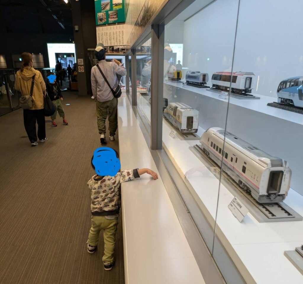 ずらりと並ぶ鉄道模型の展示